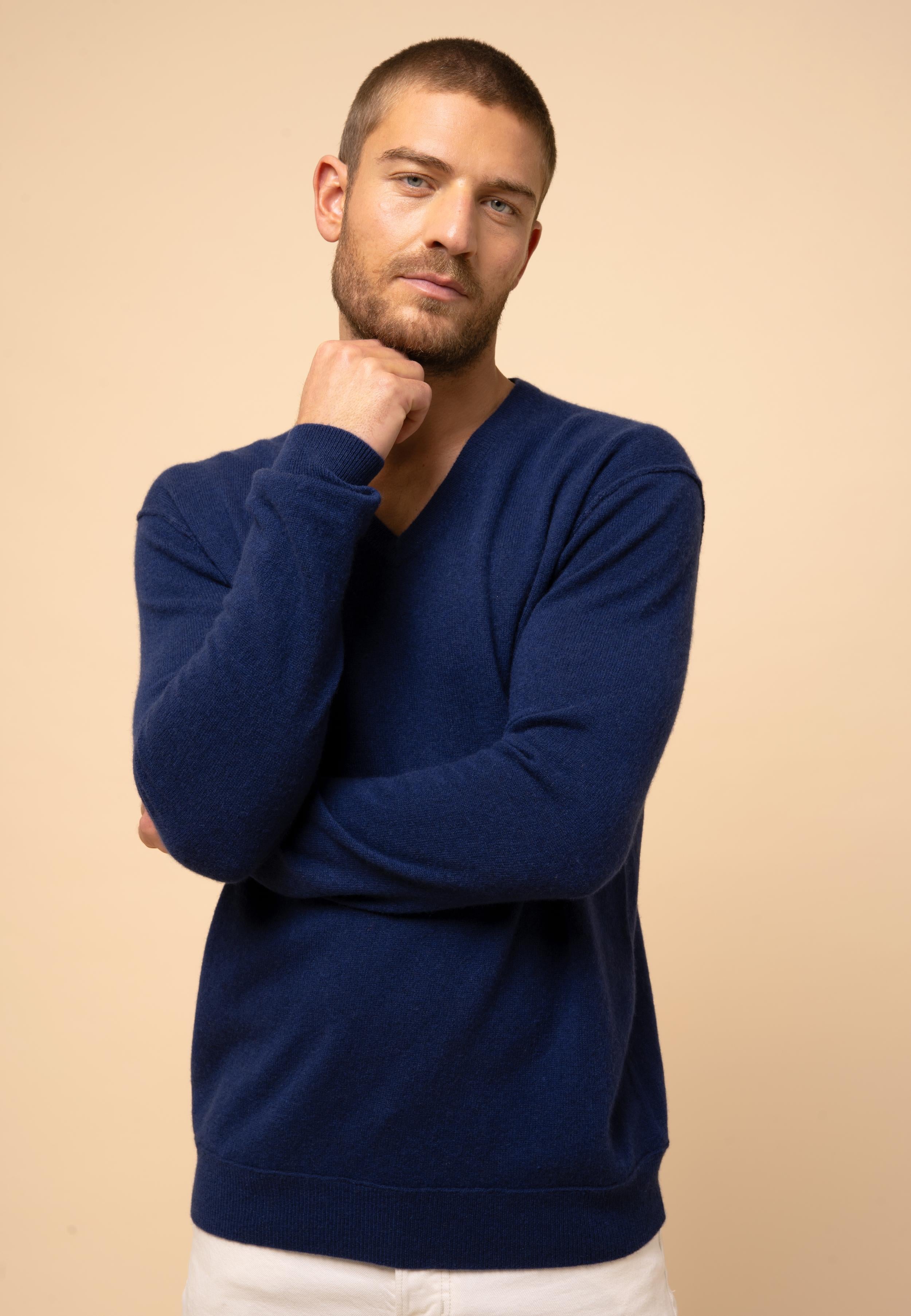 TOM midnight v-neck sweater