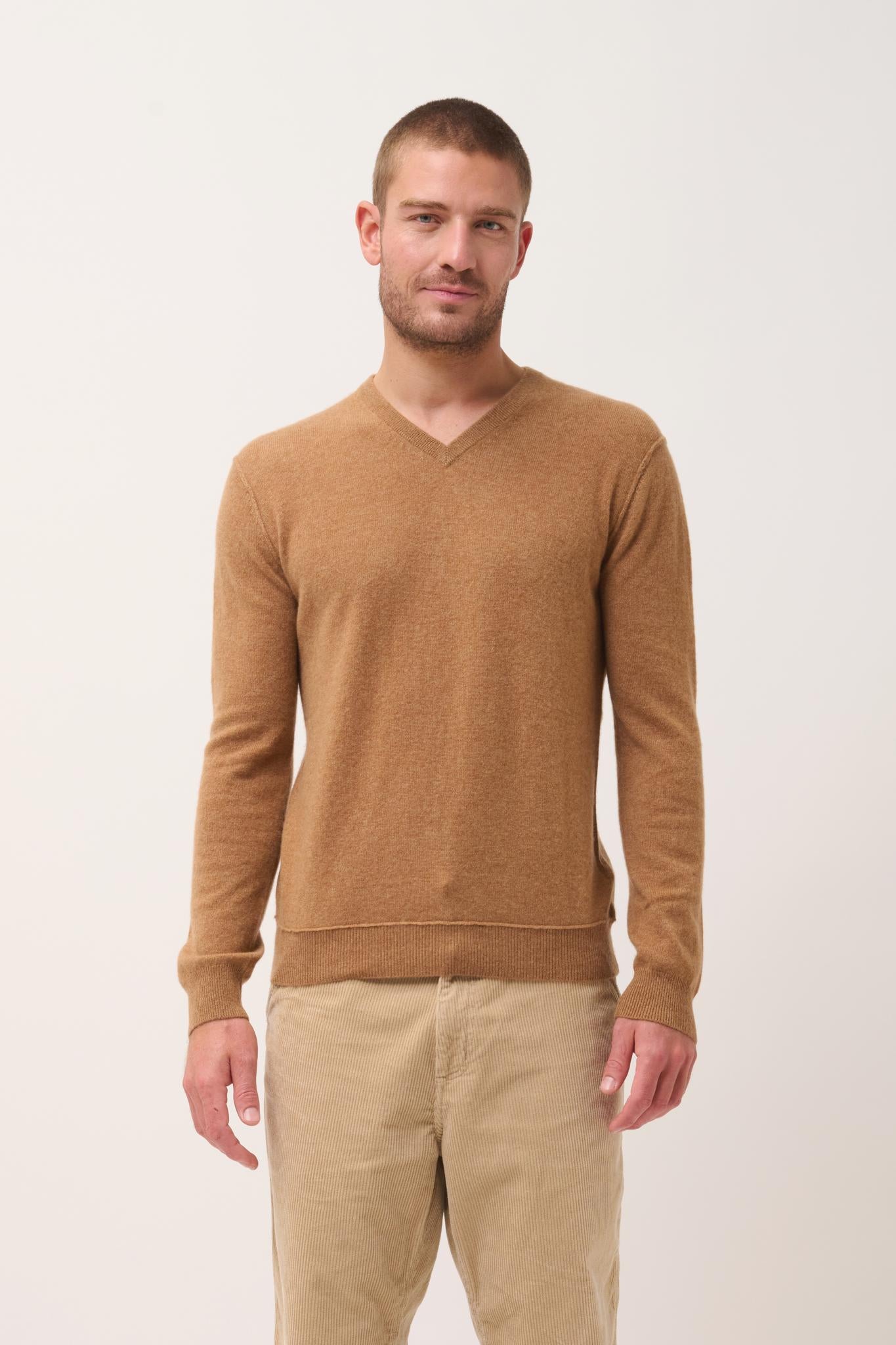 TOM pull col v noisette