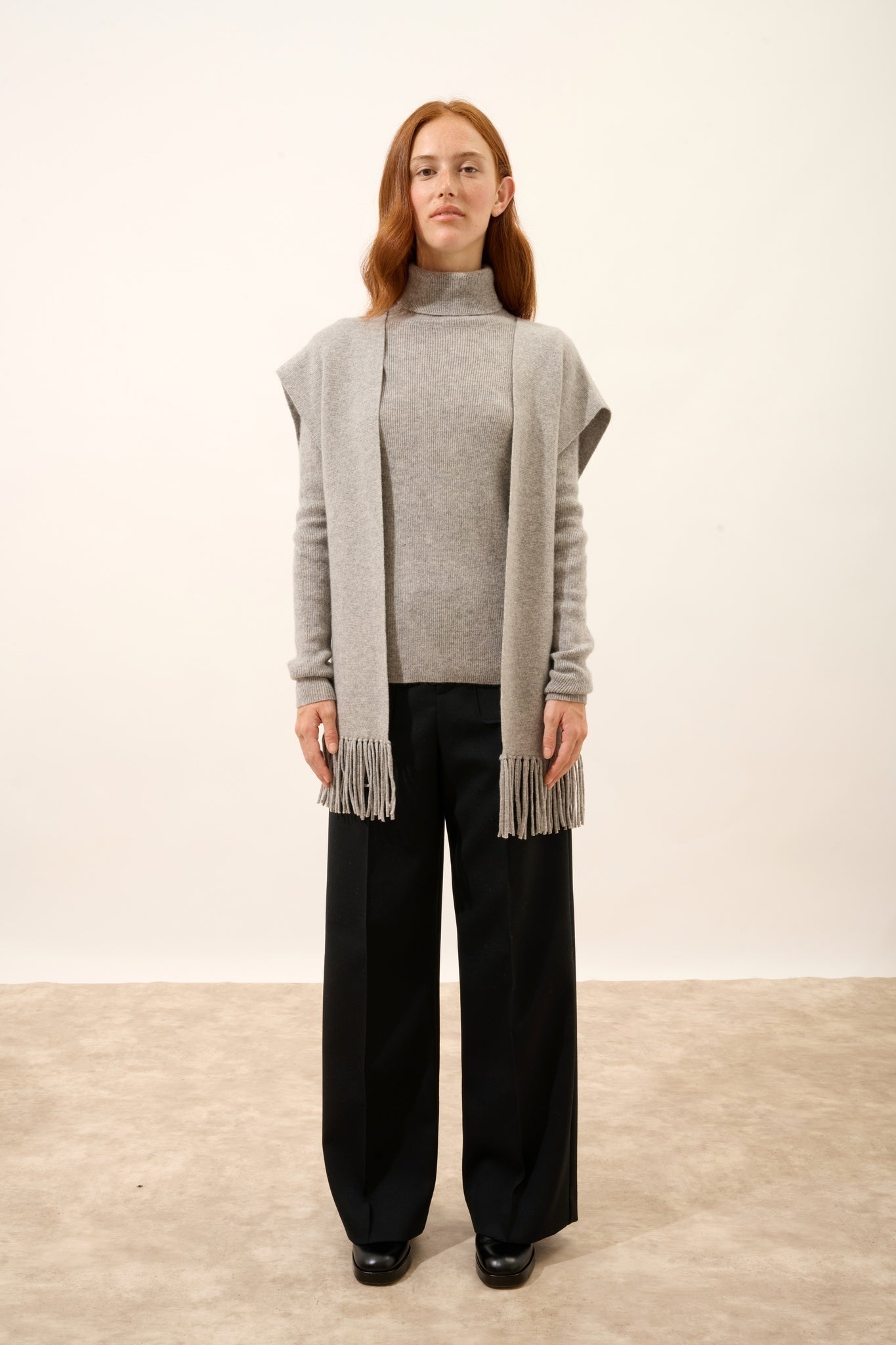 VICTOIRE sleeveless cardigan with cloud-patterned fringe