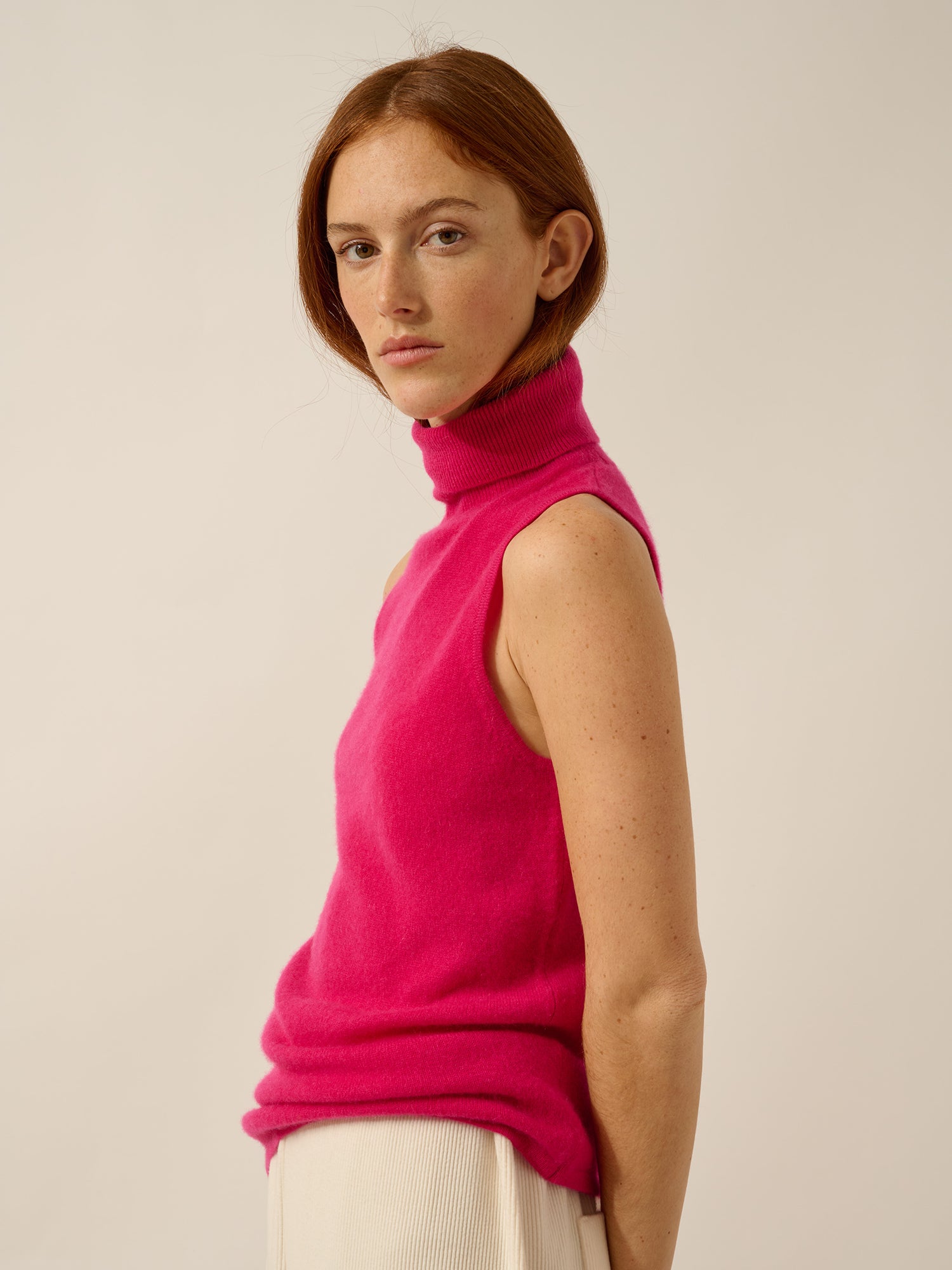 VIOLET pull col roulé fuchsia