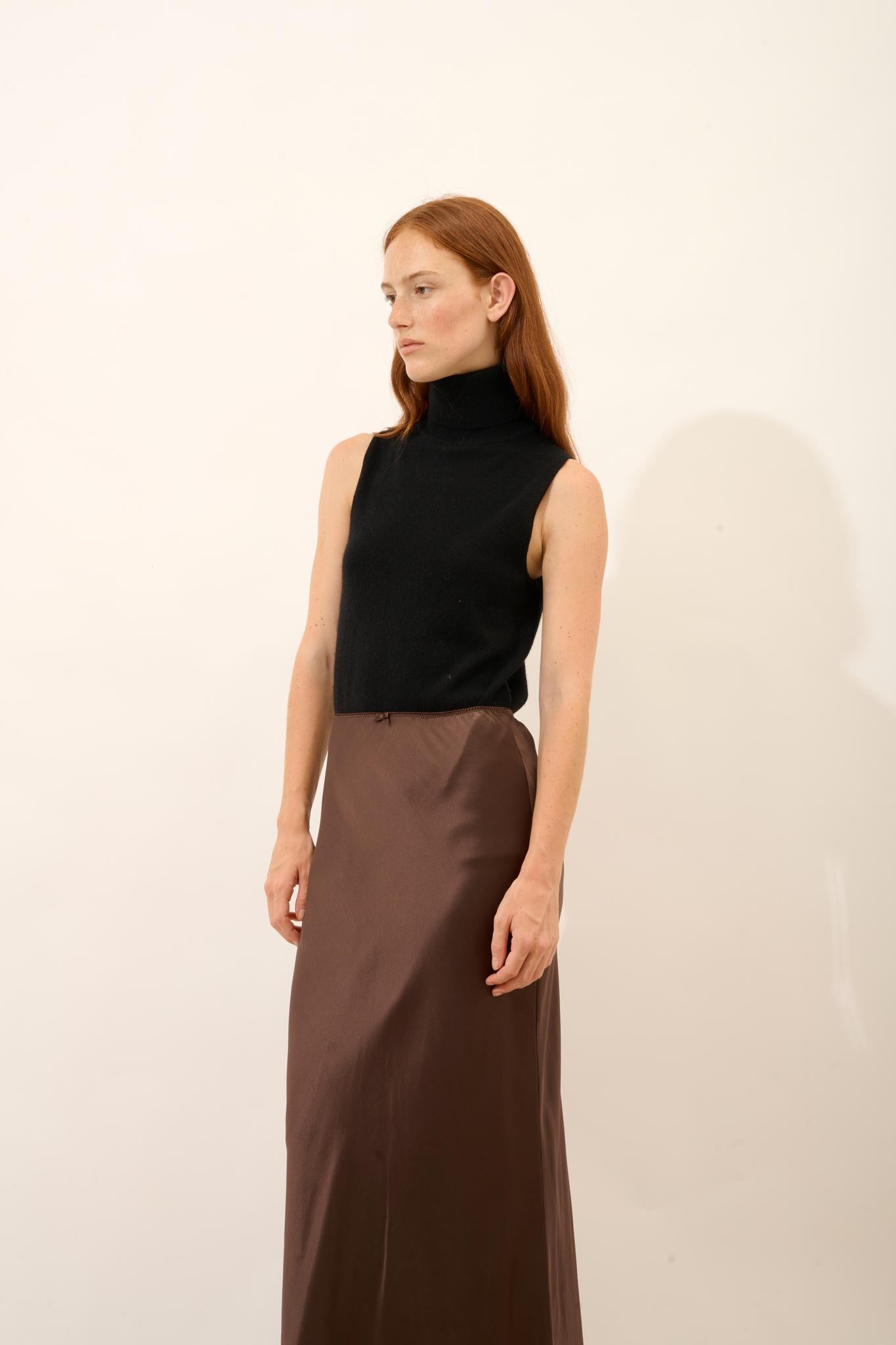 VIOLET pull col roulé noir