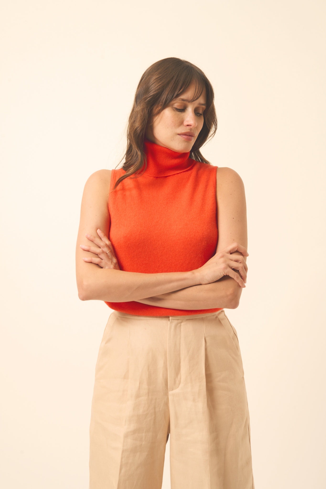 VIOLET pull col roulé orange