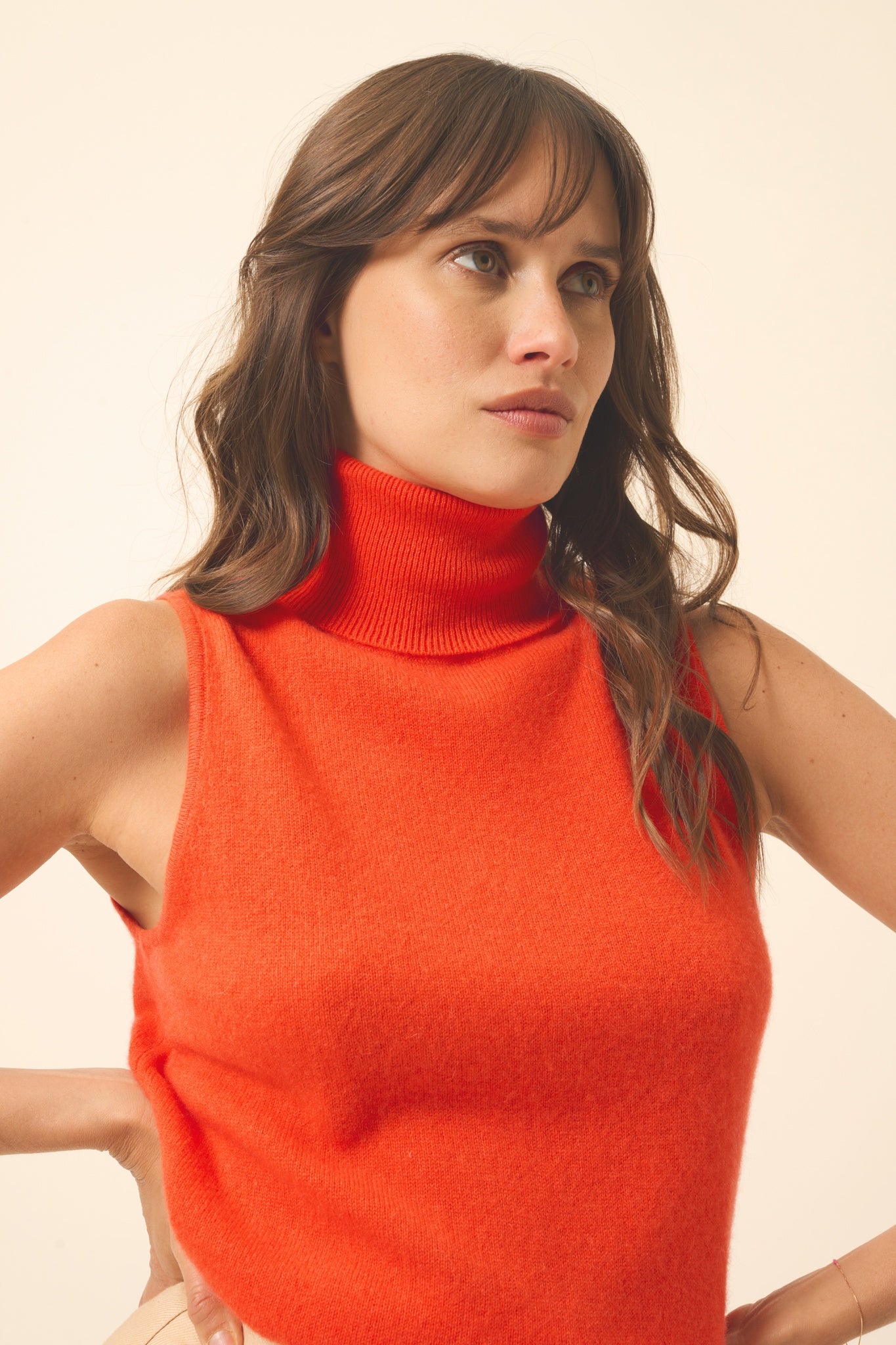 VIOLET pull col roulé orange