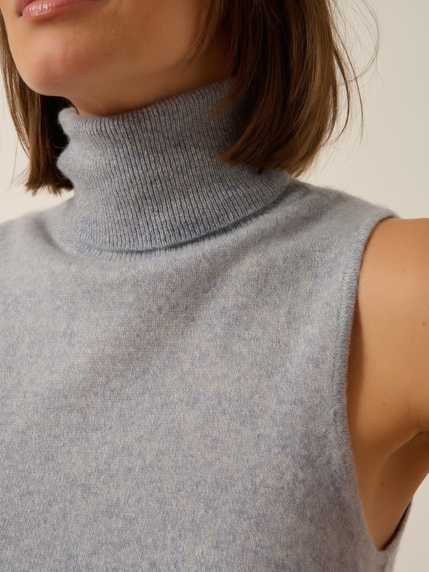 violet pull col roulé sans manches bleu ivoire