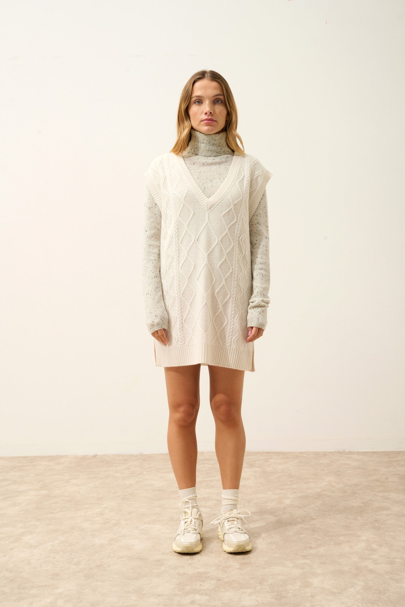 vivena pull col v sans manches 4 fils ivoire 100% cachemire