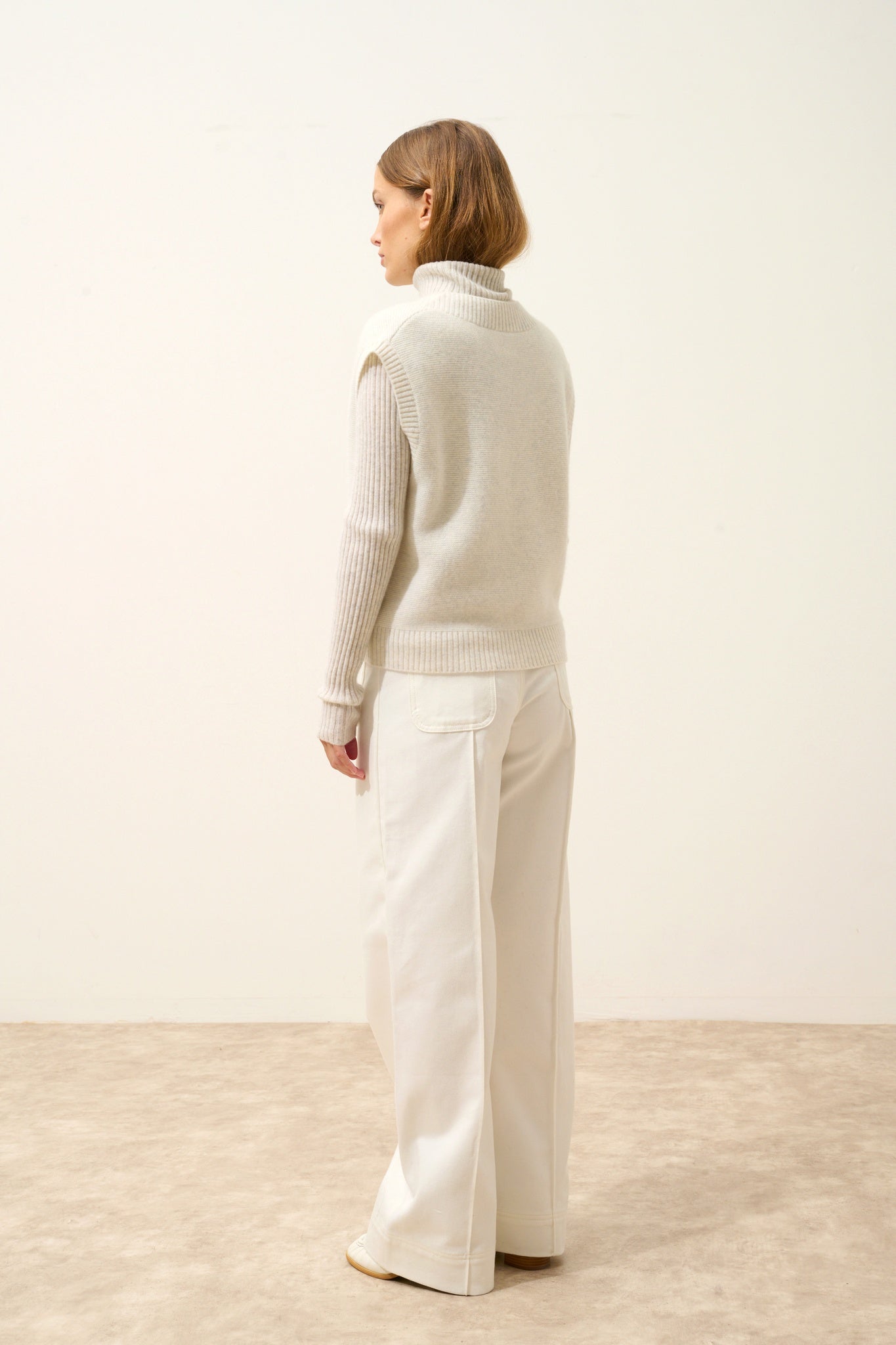 VIVIANA pull col v sans manches 4 fils blanc chiné