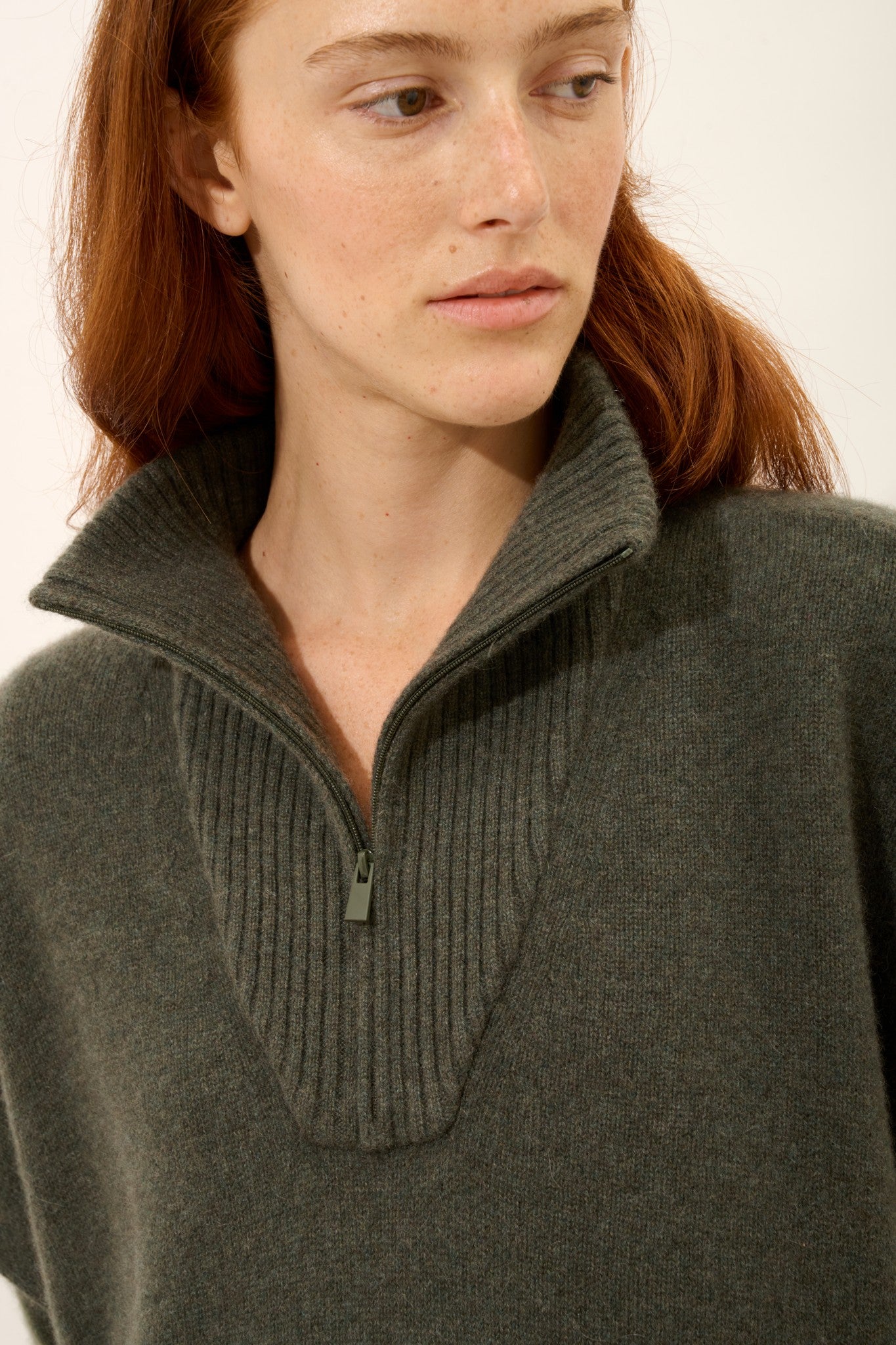 vivienne poncho col camionneur 4 fils kaki chiné 100% cachemire