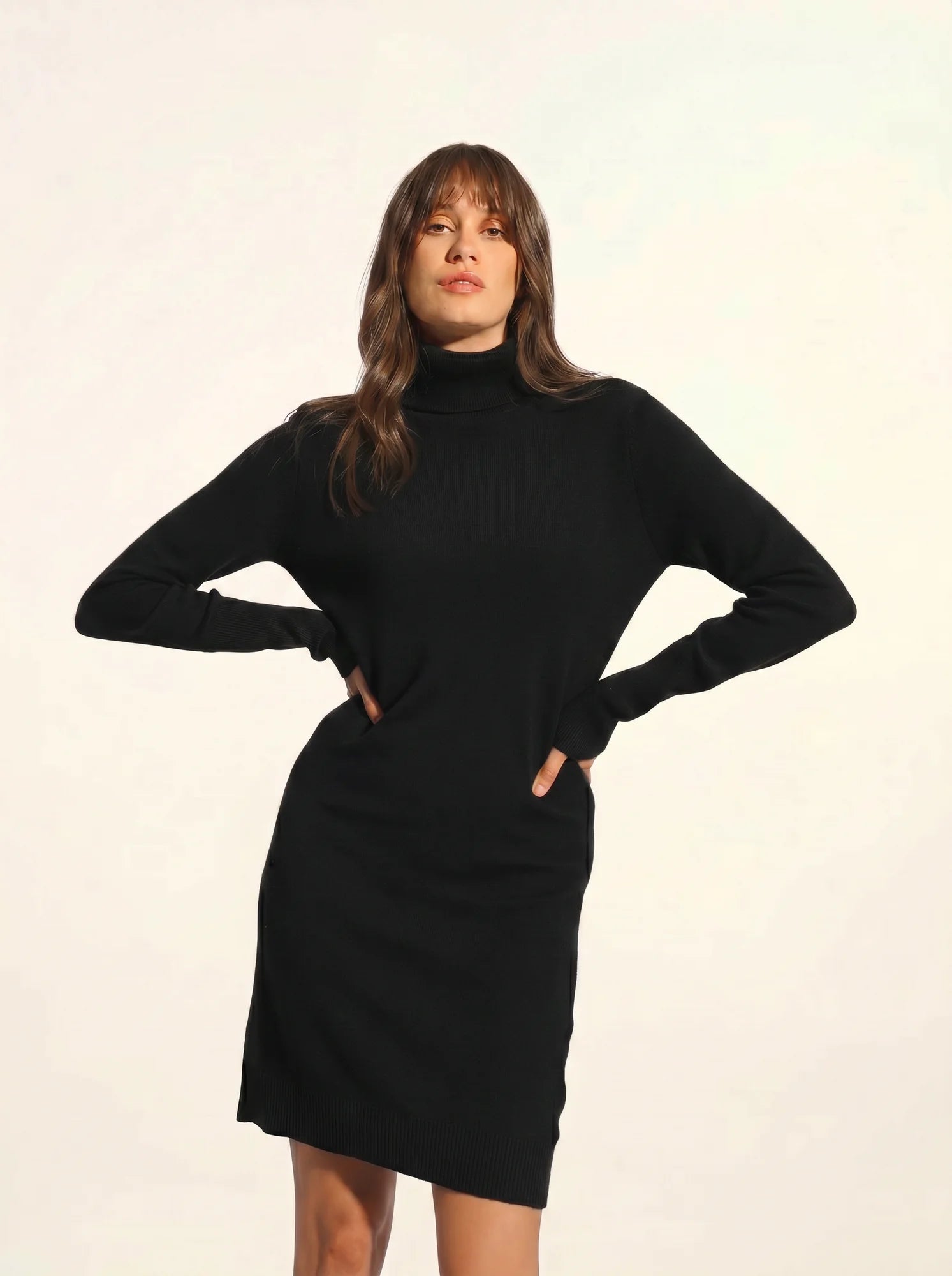 ZOELA Robe Col Roulé Noir