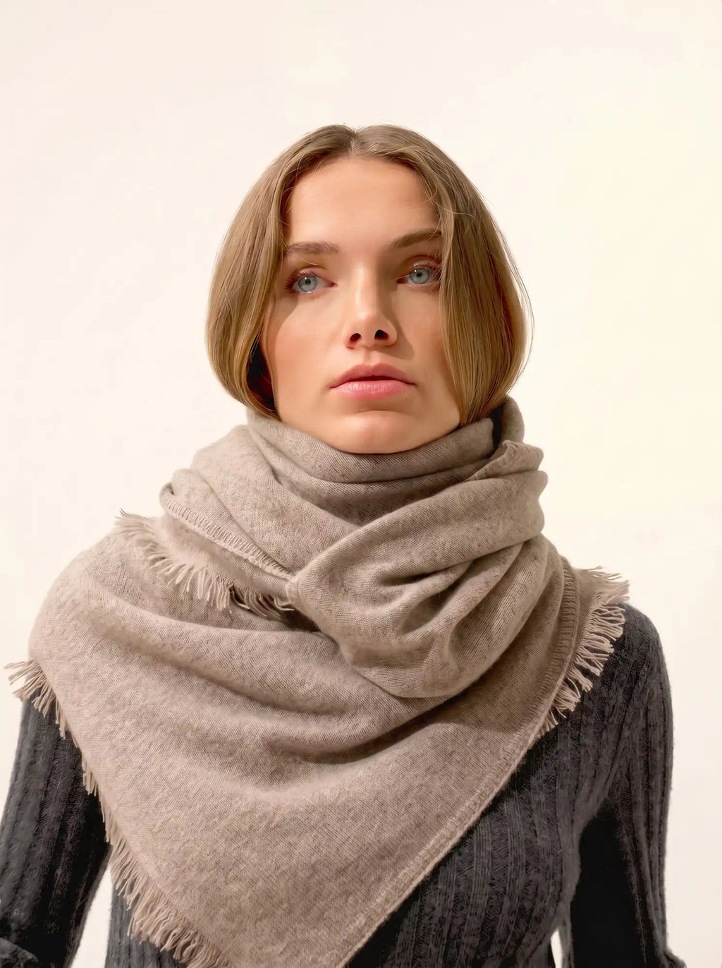 HUACHO Écharpe Carrée Taupe Clair Chiné